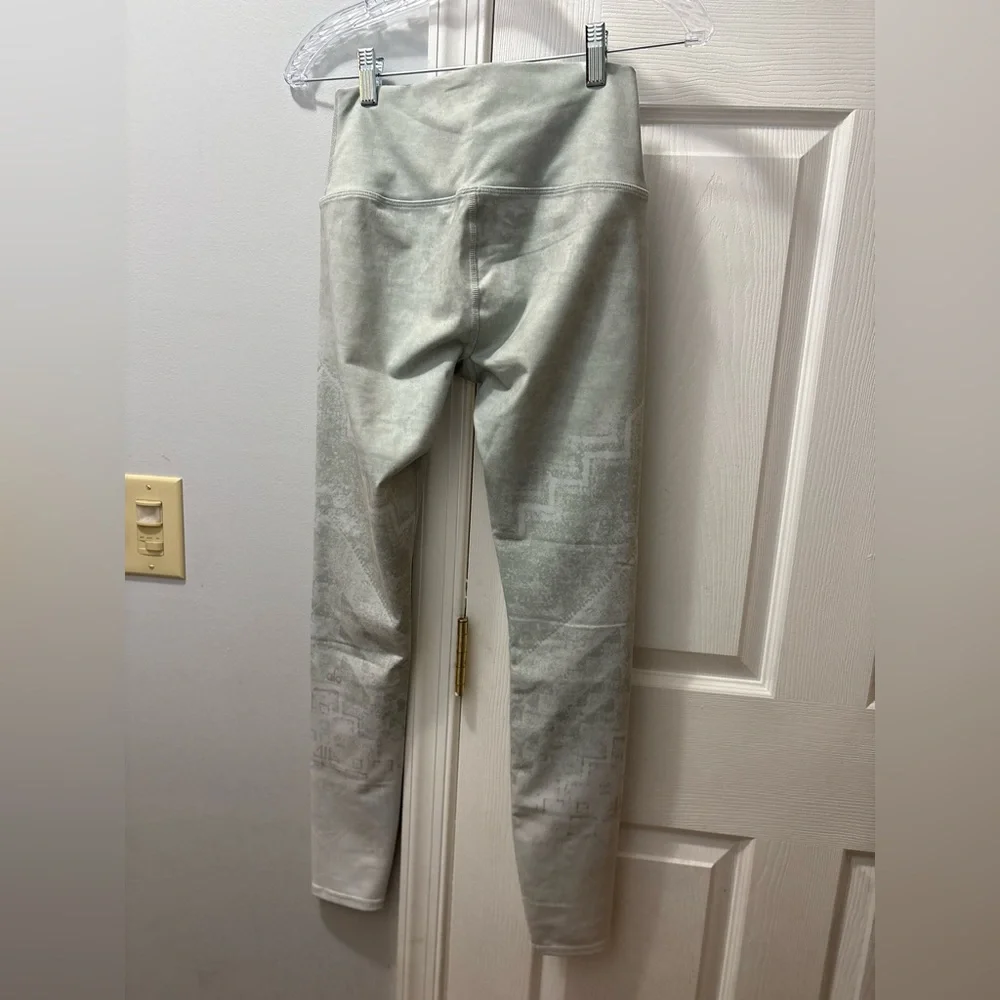 Alo Size Small Air Lift Leggings Light Green/Gray